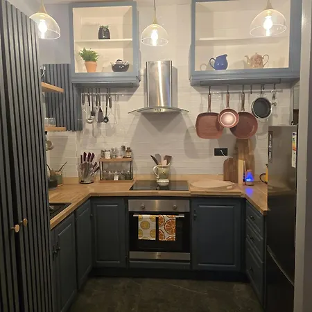 1 Minute To Everywhere! Centre Apartment *